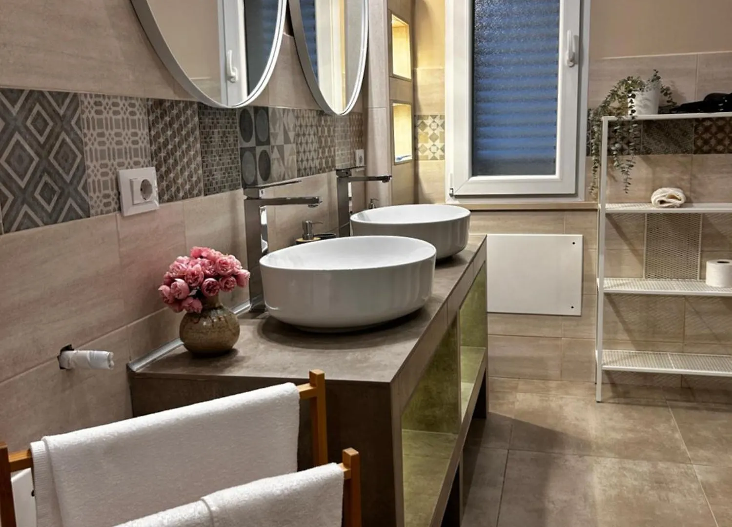 ブローロ Townhouse Piraino Bed & Breakfast