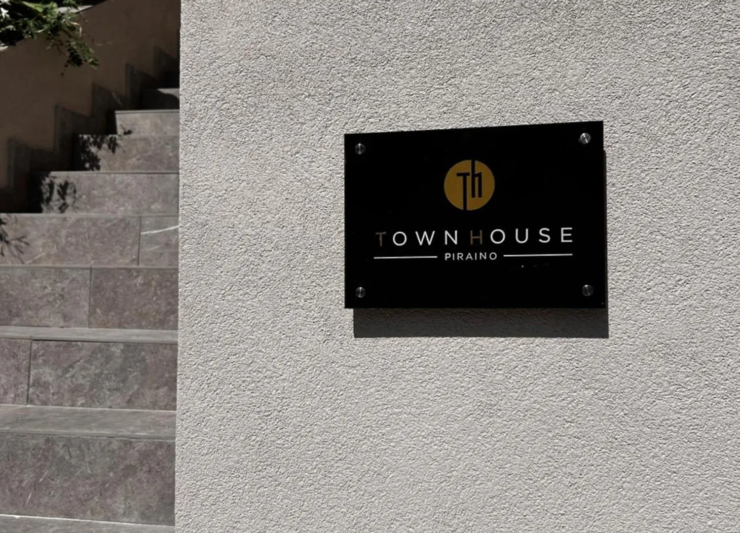 ブローロ Townhouse Piraino Bed & Breakfast