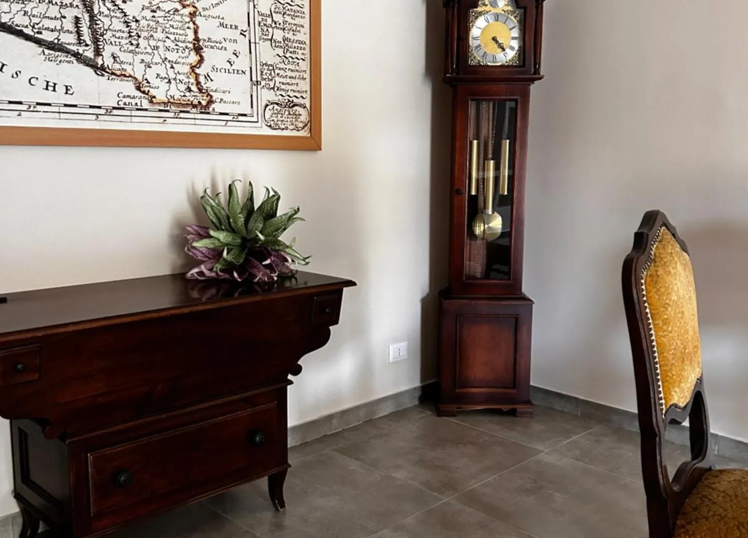 ブローロ Townhouse Piraino Bed & Breakfast