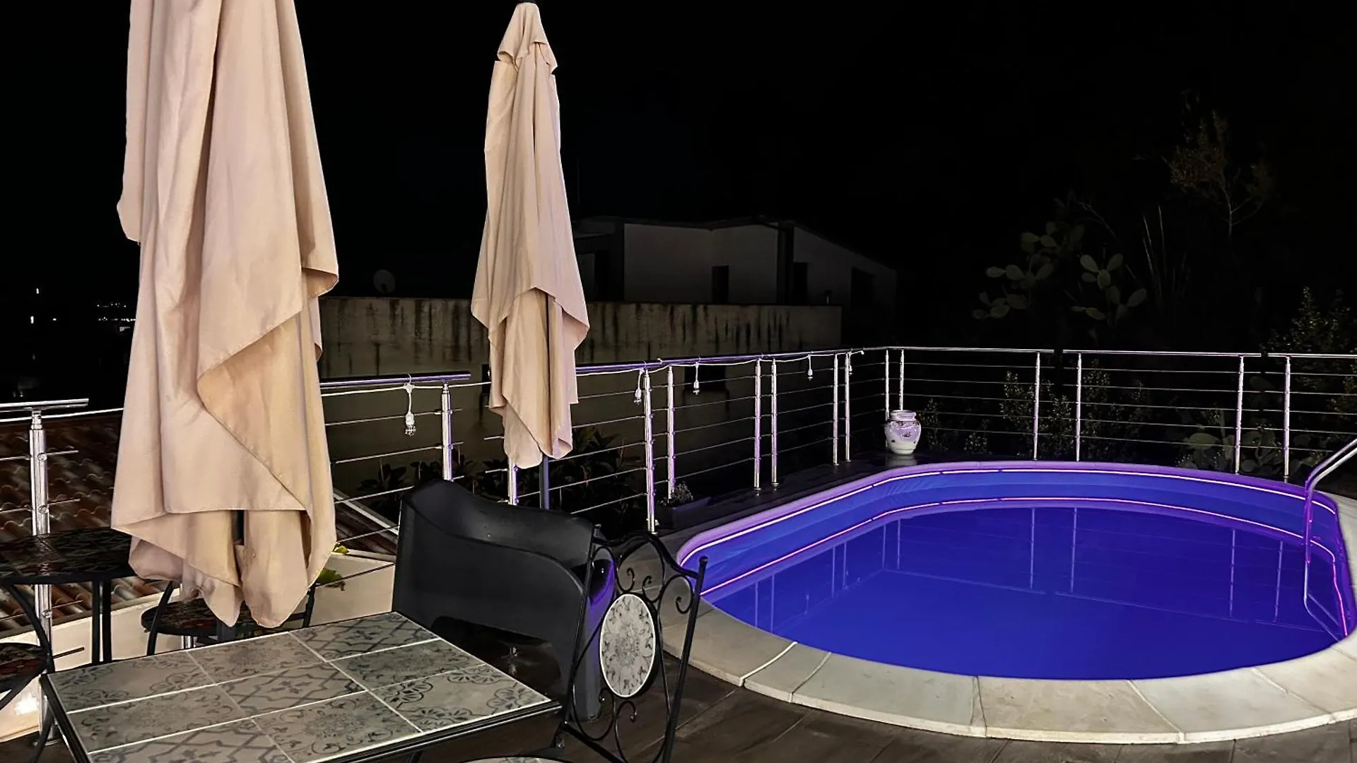 ブローロ Townhouse Piraino Bed & Breakfast 0*,