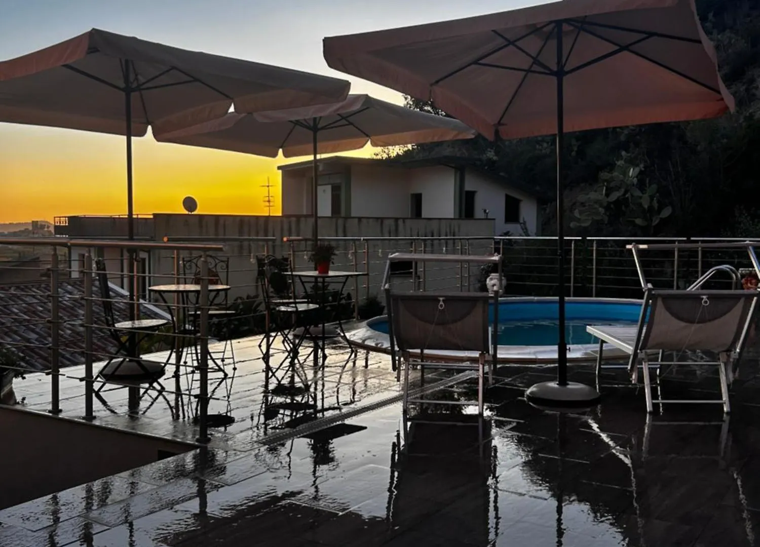 Townhouse Piraino Bed & Breakfast Brolo
