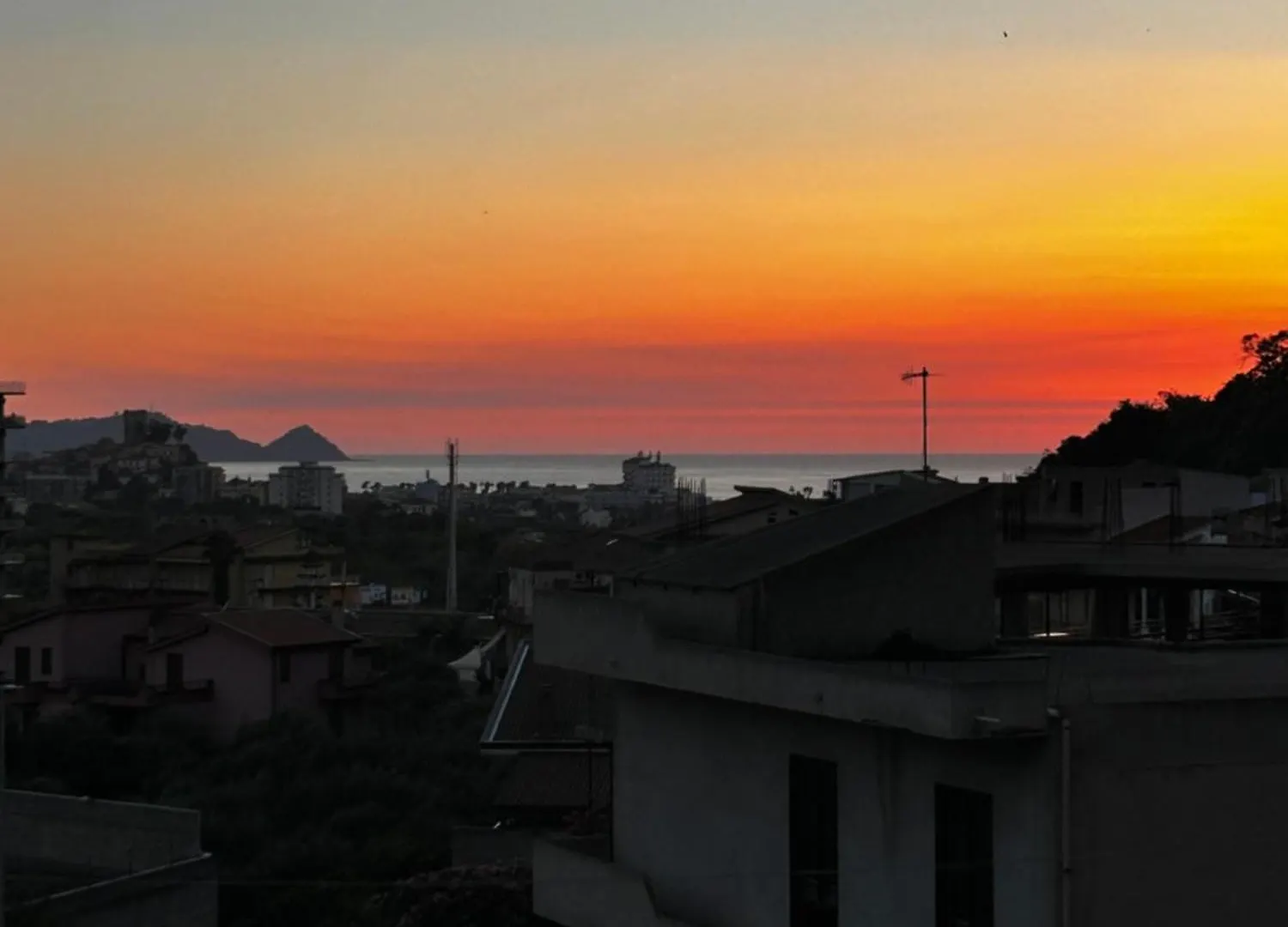 ブローロ Townhouse Piraino Bed & Breakfast