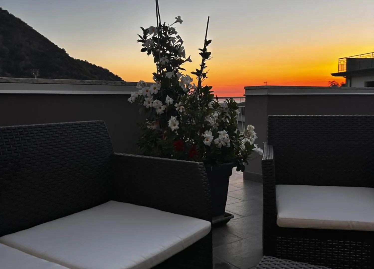 ブローロ Townhouse Piraino Bed & Breakfast