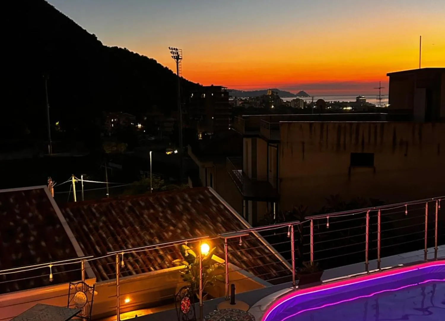 ブローロ Townhouse Piraino Bed & Breakfast